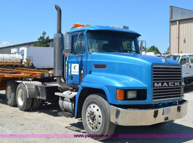image for item BM9334 1997 Mack CH613 semi truck