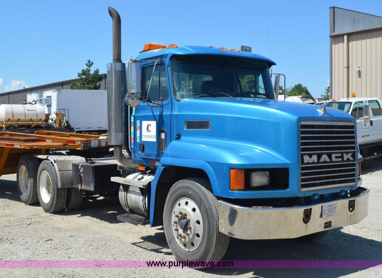image for item BM9334 1997 Mack CH613 semi truck