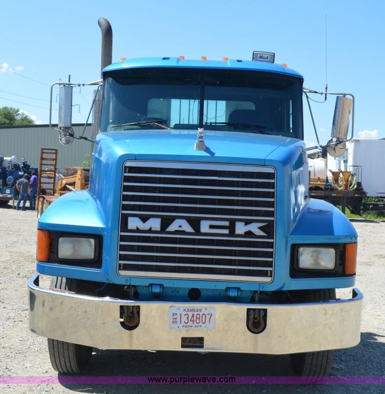 image for item BM9334 1997 Mack CH613 semi truck