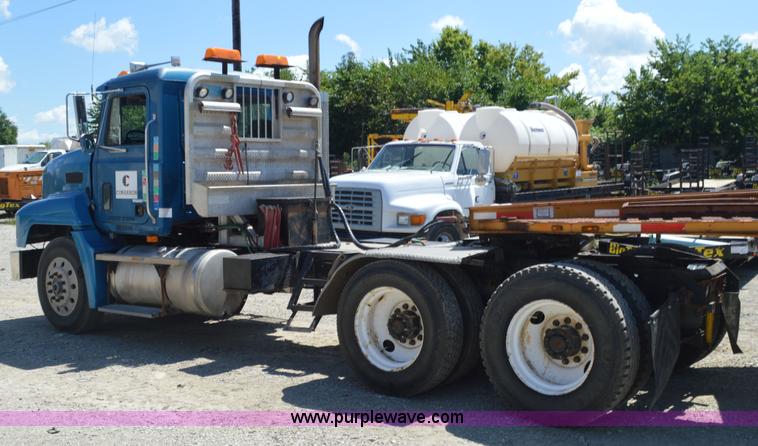 image for item BM9334 1997 Mack CH613 semi truck