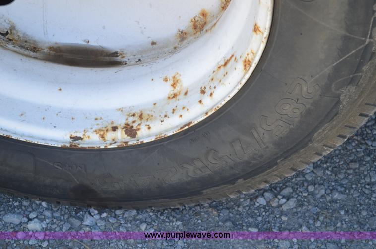 image for item BM9334 1997 Mack CH613 semi truck