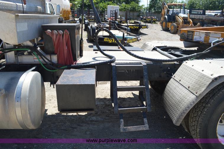 image for item BM9334 1997 Mack CH613 semi truck