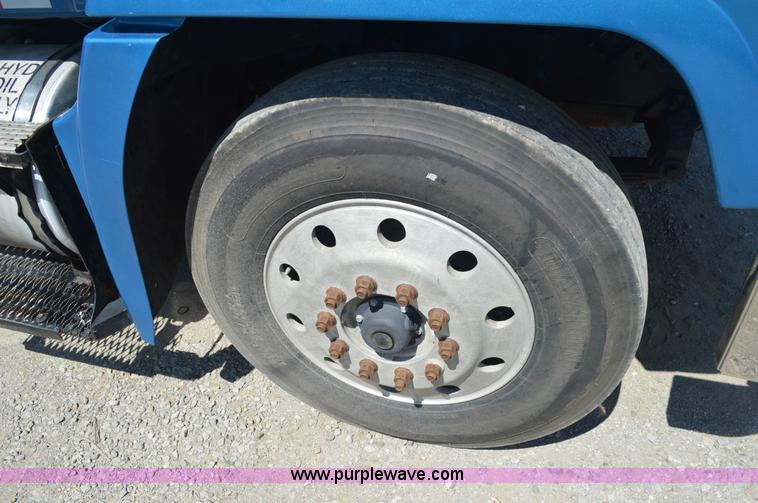 image for item BM9334 1997 Mack CH613 semi truck