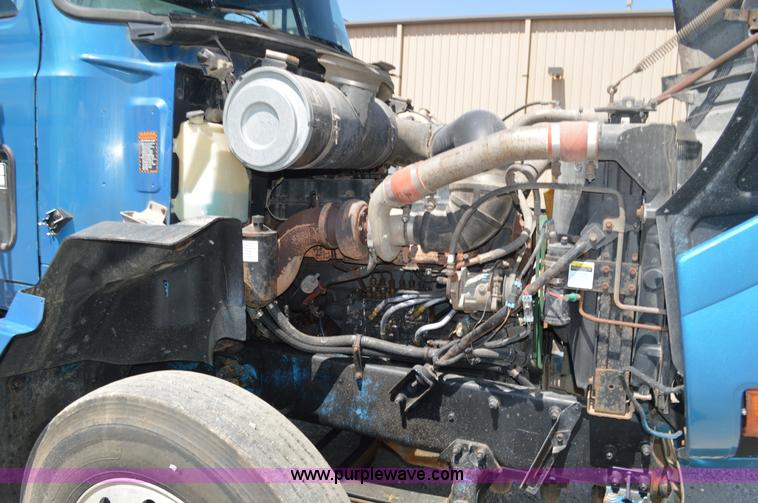 image for item BM9334 1997 Mack CH613 semi truck