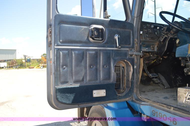 image for item BM9334 1997 Mack CH613 semi truck