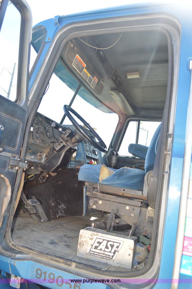 image for item BM9334 1997 Mack CH613 semi truck