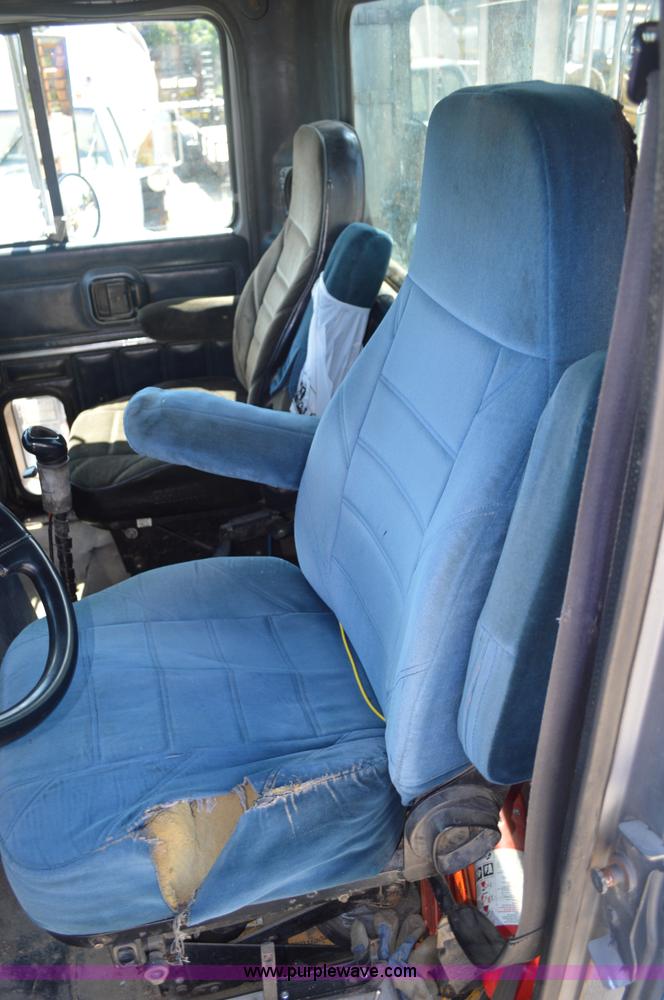 image for item BM9334 1997 Mack CH613 semi truck