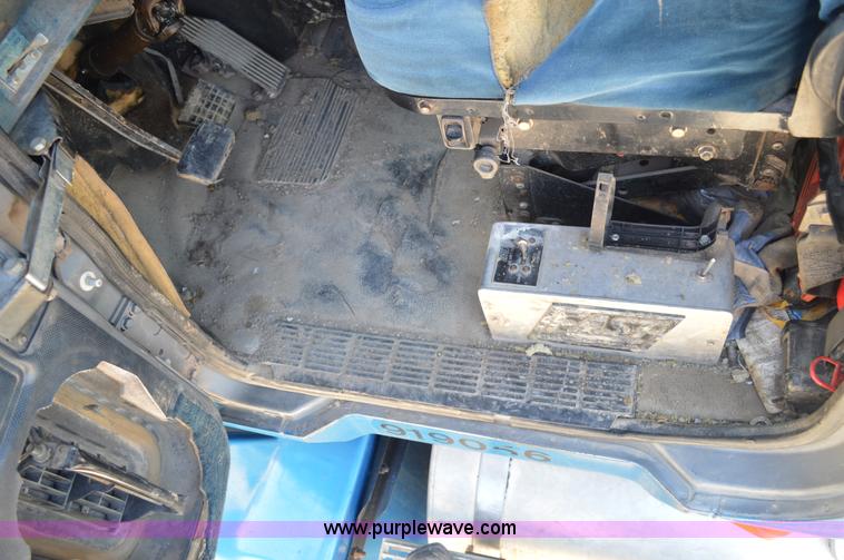 image for item BM9334 1997 Mack CH613 semi truck