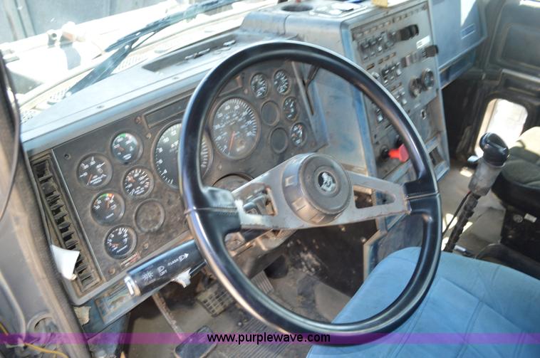 image for item BM9334 1997 Mack CH613 semi truck