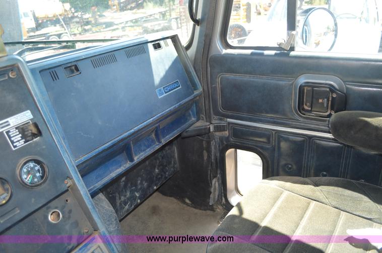 image for item BM9334 1997 Mack CH613 semi truck