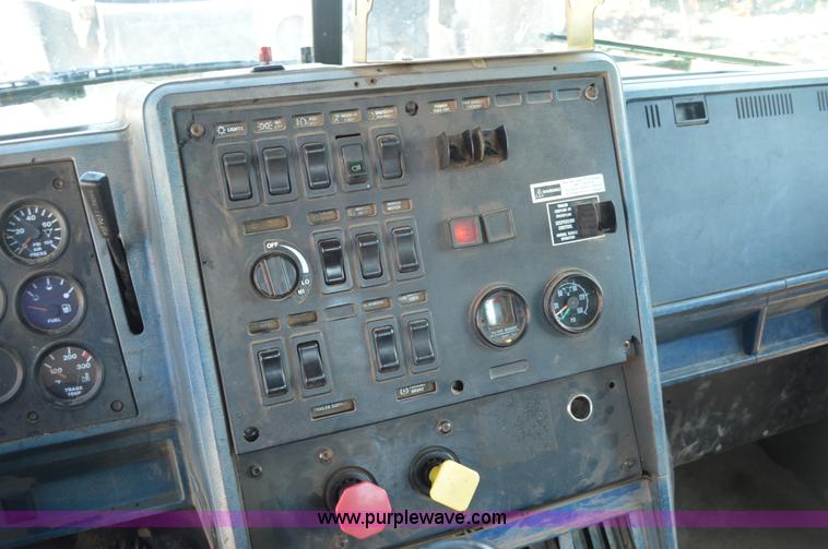 image for item BM9334 1997 Mack CH613 semi truck