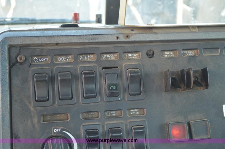 image for item BM9334 1997 Mack CH613 semi truck