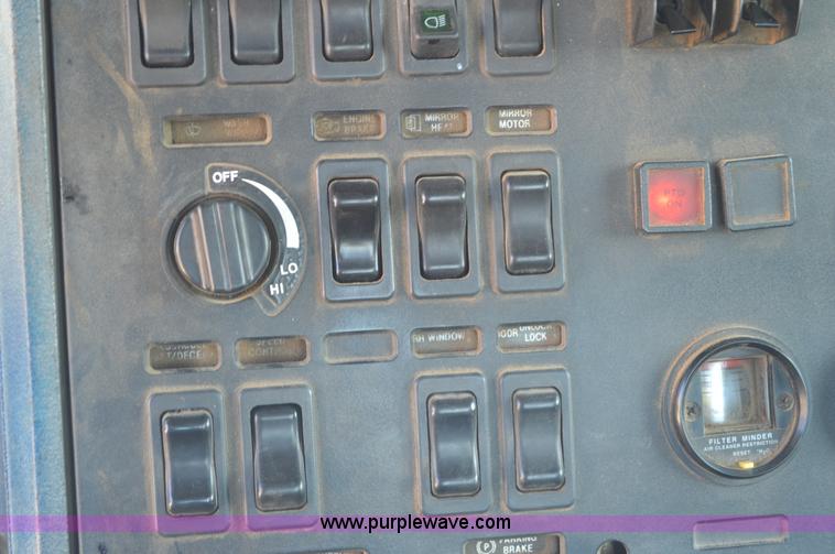 image for item BM9334 1997 Mack CH613 semi truck