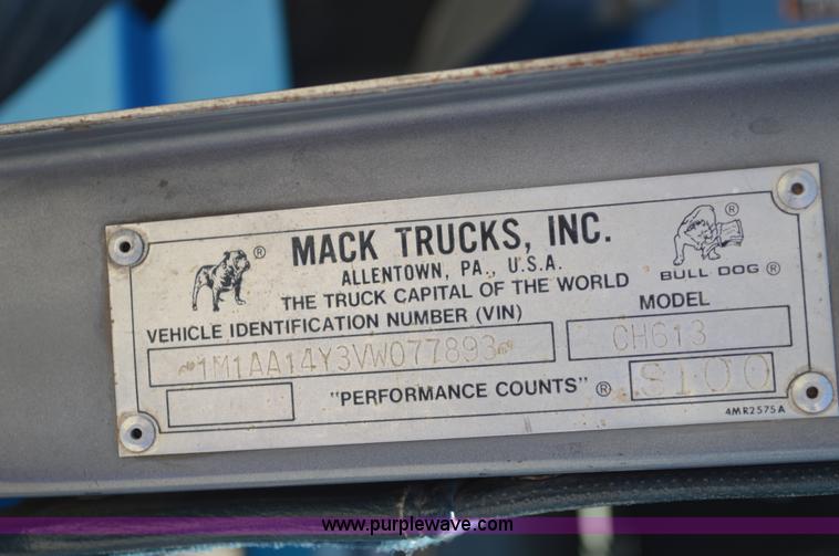 image for item BM9334 1997 Mack CH613 semi truck