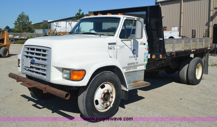 image for item BM9335 1997 Ford F800 flat dump bed truck