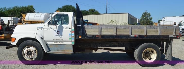 image for item BM9335 1997 Ford F800 flat dump bed truck