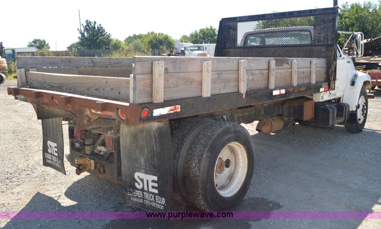 image for item BM9335 1997 Ford F800 flat dump bed truck