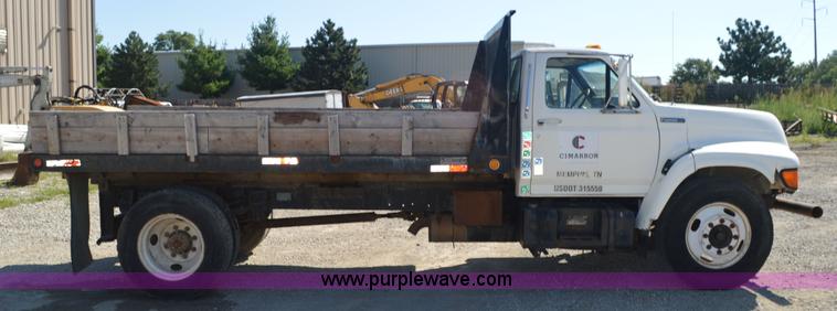 image for item BM9335 1997 Ford F800 flat dump bed truck