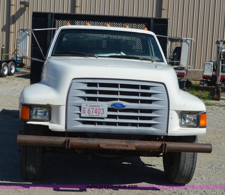 image for item BM9335 1997 Ford F800 flat dump bed truck