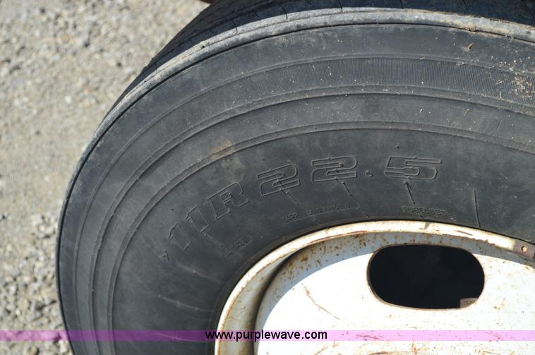 image for item BM9335 1997 Ford F800 flat dump bed truck