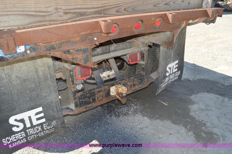 image for item BM9335 1997 Ford F800 flat dump bed truck