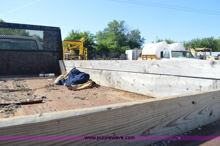 image for item BM9335 1997 Ford F800 flat dump bed truck