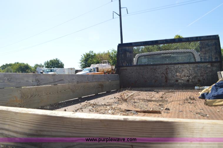 image for item BM9335 1997 Ford F800 flat dump bed truck