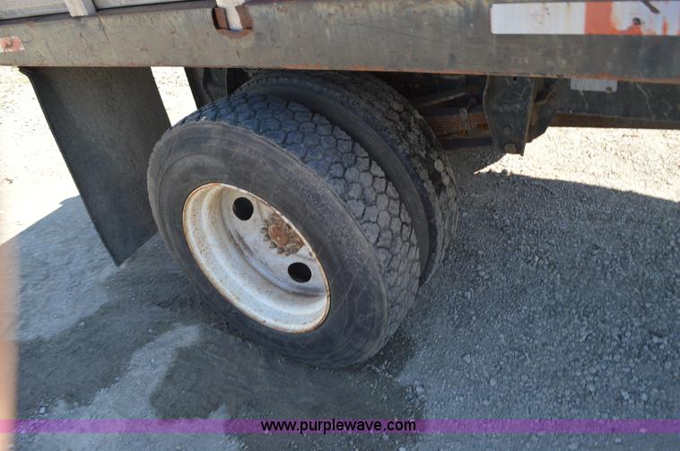 image for item BM9335 1997 Ford F800 flat dump bed truck