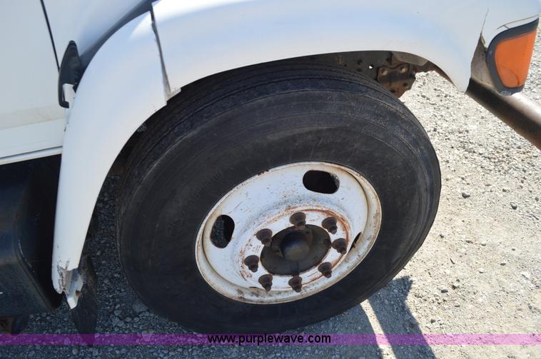 image for item BM9335 1997 Ford F800 flat dump bed truck