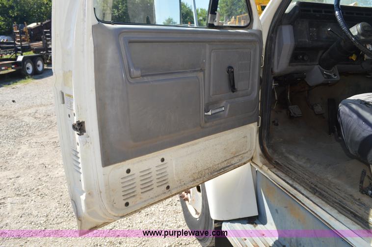 image for item BM9335 1997 Ford F800 flat dump bed truck