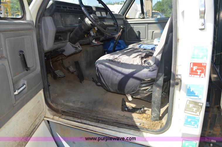 image for item BM9335 1997 Ford F800 flat dump bed truck