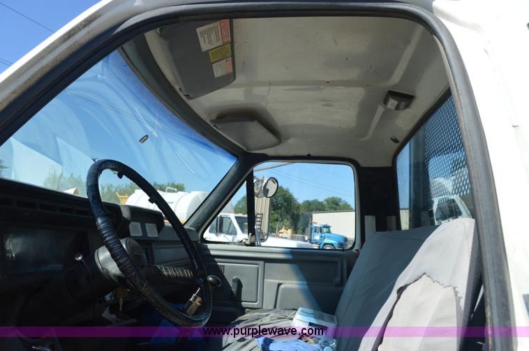 image for item BM9335 1997 Ford F800 flat dump bed truck