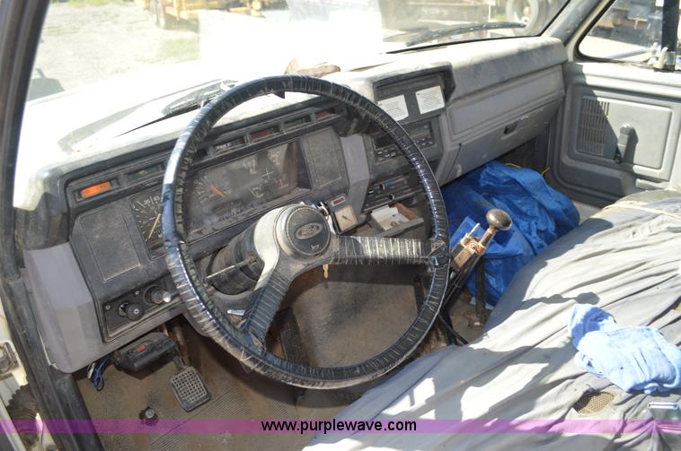 image for item BM9335 1997 Ford F800 flat dump bed truck