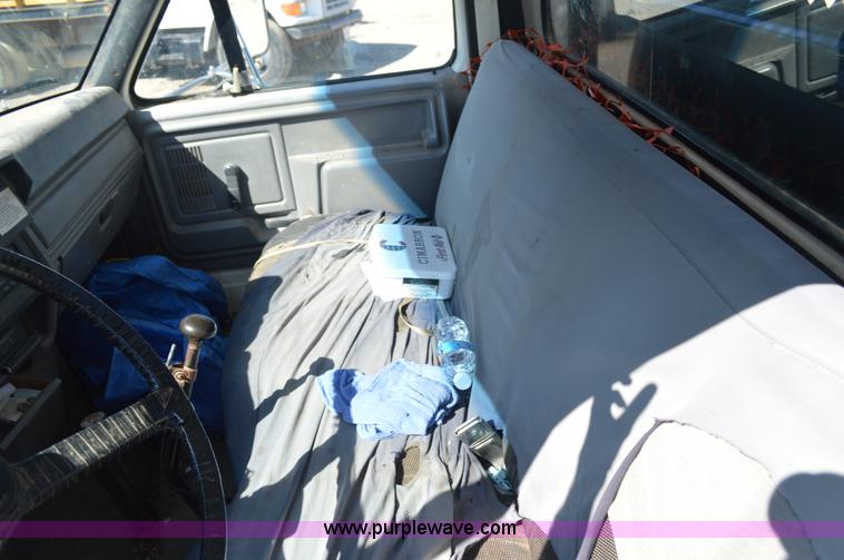 image for item BM9335 1997 Ford F800 flat dump bed truck