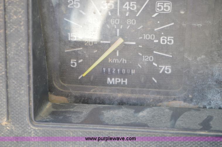 image for item BM9335 1997 Ford F800 flat dump bed truck