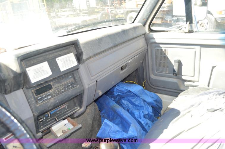 image for item BM9335 1997 Ford F800 flat dump bed truck