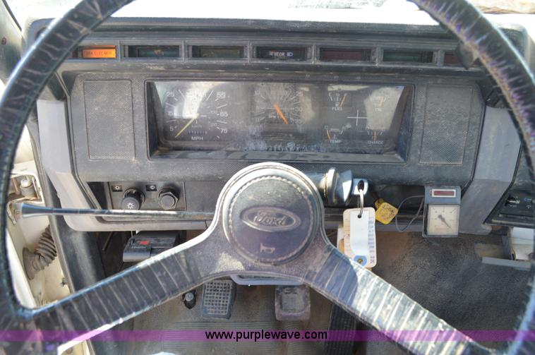 image for item BM9335 1997 Ford F800 flat dump bed truck