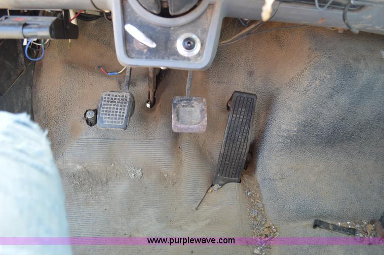 image for item BM9335 1997 Ford F800 flat dump bed truck