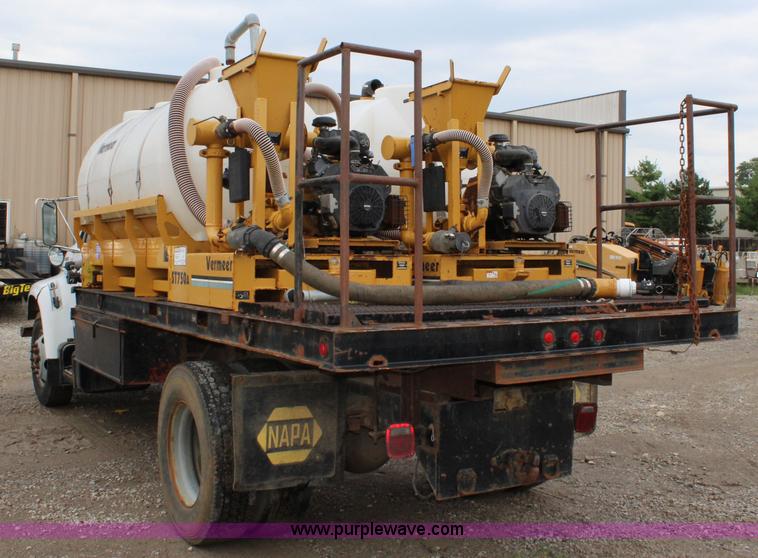 image for item BM9337 1999 Ford F800 flatbed truck with mud mixer