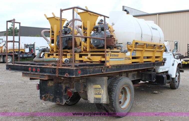 image for item BM9337 1999 Ford F800 flatbed truck with mud mixer