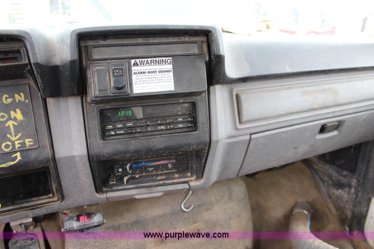 image for item BM9337 1999 Ford F800 flatbed truck with mud mixer