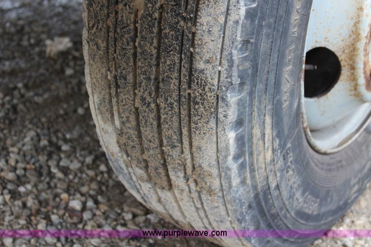 image for item BM9337 1999 Ford F800 flatbed truck with mud mixer