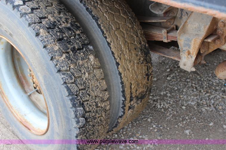 image for item BM9337 1999 Ford F800 flatbed truck with mud mixer