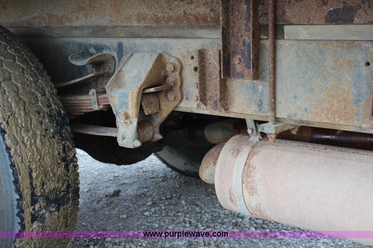 image for item BM9337 1999 Ford F800 flatbed truck with mud mixer