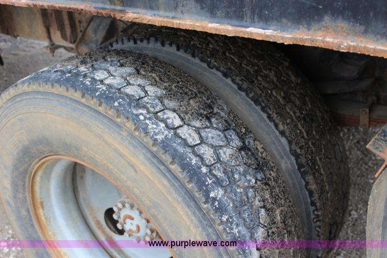 image for item BM9337 1999 Ford F800 flatbed truck with mud mixer