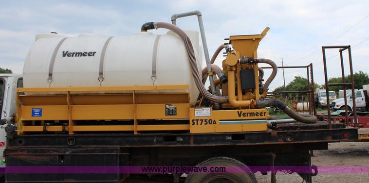 image for item BM9337 1999 Ford F800 flatbed truck with mud mixer