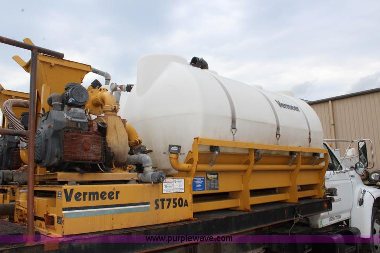 image for item BM9337 1999 Ford F800 flatbed truck with mud mixer