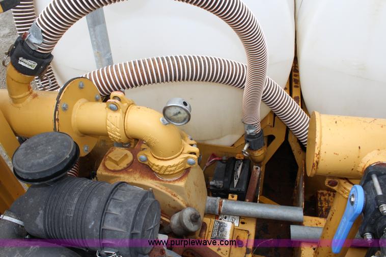 image for item BM9337 1999 Ford F800 flatbed truck with mud mixer