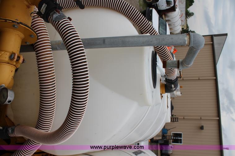 image for item BM9337 1999 Ford F800 flatbed truck with mud mixer