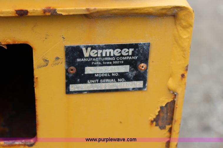 image for item BM9337 1999 Ford F800 flatbed truck with mud mixer